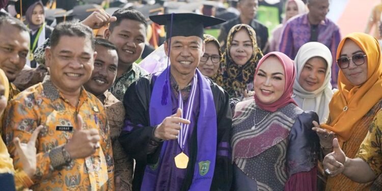 Bupati Rohil, Resmi Menyandang Gelas Magister Sain (M,SI)