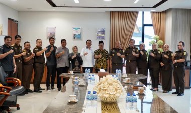 KEPALA KEJAKSAAN TINGGI RIAU TERIMA KUNJUNGAN KERJA DAN SEKALIGUS SILATURAHMI KETUA BAWASLU PROVINSI RIAU