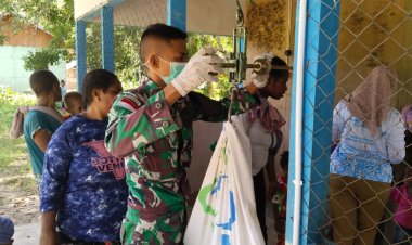 Kolaborasi Satgas Yonif 125/SMB Dengan Puskesmas Gelar Posyandu di Distrik Passue Bawah