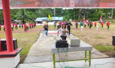 KORAMIL 1204-05/NOYAN Berseta FORKOPIMCA Melaksanakan Senam Bersama Di Halaman Kantor Kecamatan Noyan