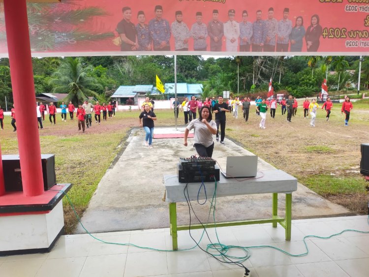 KORAMIL 1204-05/NOYAN Berseta FORKOPIMCA Melaksanakan Senam Bersama Di Halaman Kantor Kecamatan Noyan