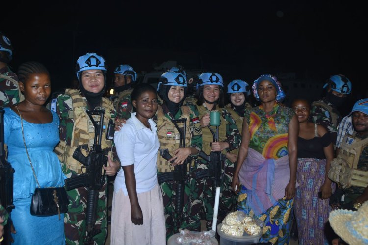 Female Peacekeepers Indo RDB Melakukan Patroli Malam dengan Kendaraan untuk Mencegah Kekerasan terhadap Wanita dan Anak di Afrika