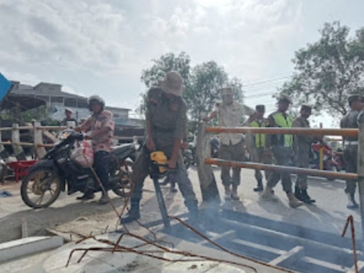 "Satpol-PP Inhil Lakukan Penertiban Terhadap PKL yang Abaikan Surat Teguran"