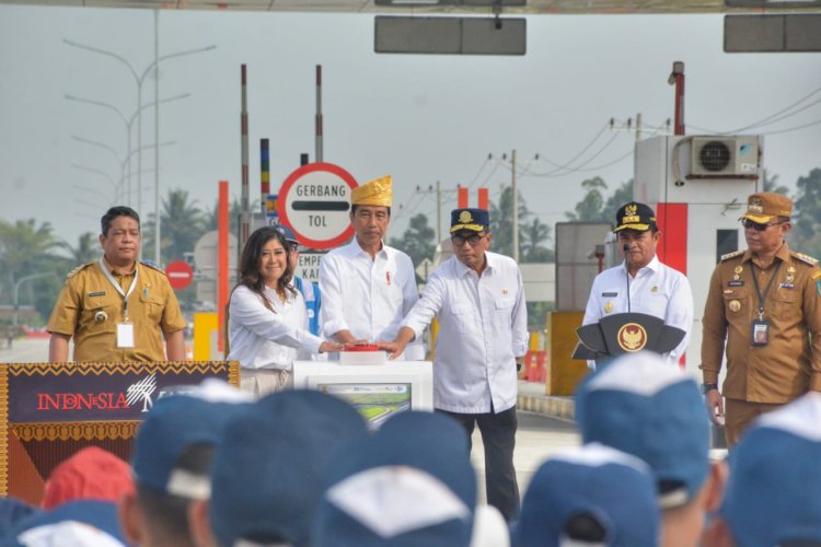 Pangdam I/BB Mendampingi Presiden Jokowi dalam Peresmian Gerbang Tol Lima Puluh dan Pertemuan dengan Peserta JKN-KIS