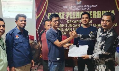 Ketua PPK Bangko Menutup Secara Resmi Pleno Rekapitulasi Perhitungan Perolehan Suara Pemilu 2024 setelah Berlangsung Selama 12 Hari