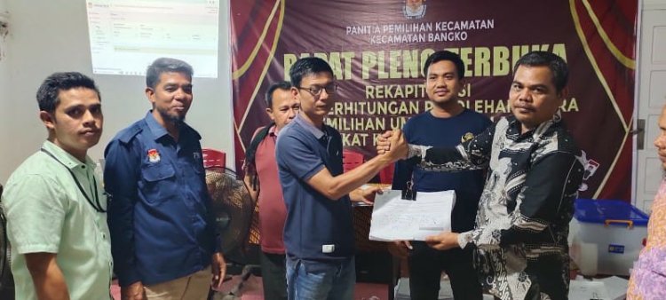 Ketua PPK Bangko Menutup Secara Resmi Pleno Rekapitulasi Perhitungan Perolehan Suara Pemilu 2024 setelah Berlangsung Selama 12 Hari