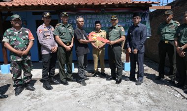 Penyerahan Kunci Hasil Renovasi RTLH di Desa Gedangan oleh Dandim 0726/Sukoharjo: Upaya Meningkatkan Kondisi Perumahan