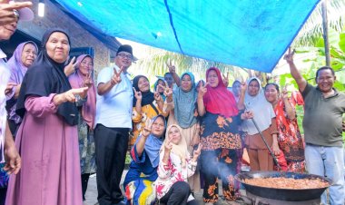 Berkunjung ke Hamparan Perak, dr. Asri Ludin Tambunan Ziarah dan Makan Bersama Masyarakat