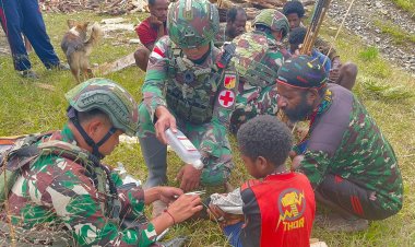 TNI Bantu Warga Papua Berobat Gratis
