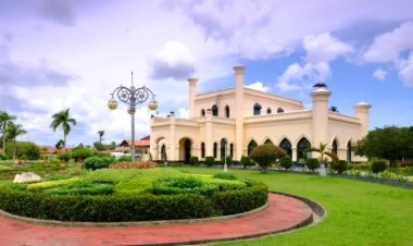 Bupati Siak Desak Revitalisasi Istana dan Makam Bersejarah