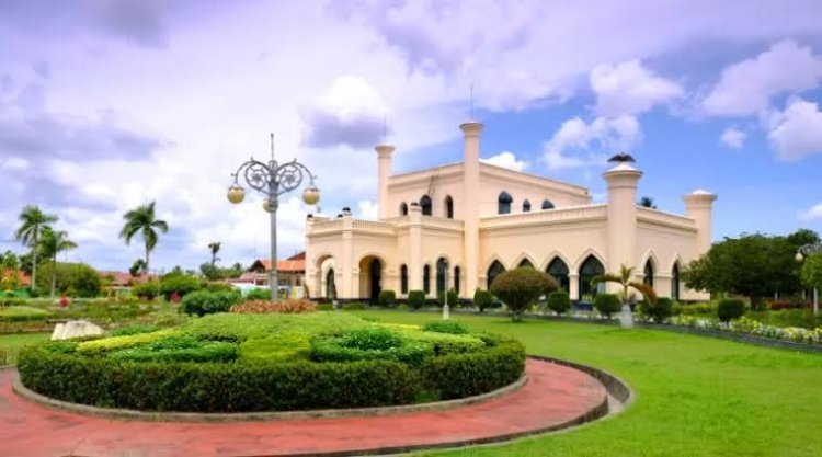Bupati Siak Desak Revitalisasi Istana dan Makam Bersejarah
