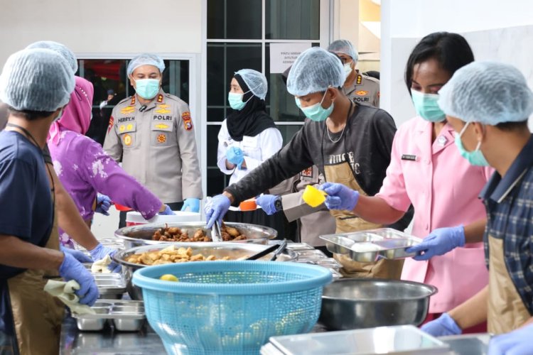 Dukung Asta Cita Prabowo, Polda Riau Distribusikan Ribuan Paket Makanan Bergizi