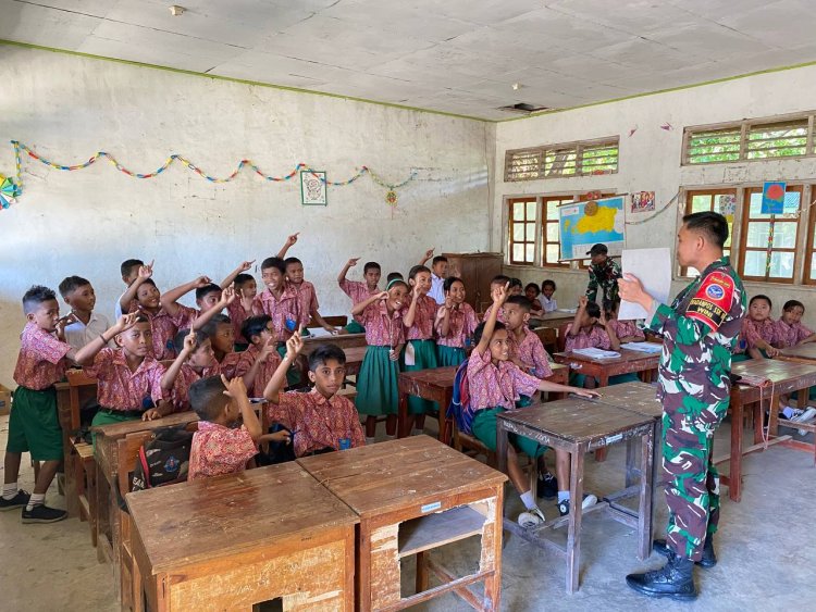 TNI Ajak Siswa SDK Wini Belajar di Perbatasan TTU