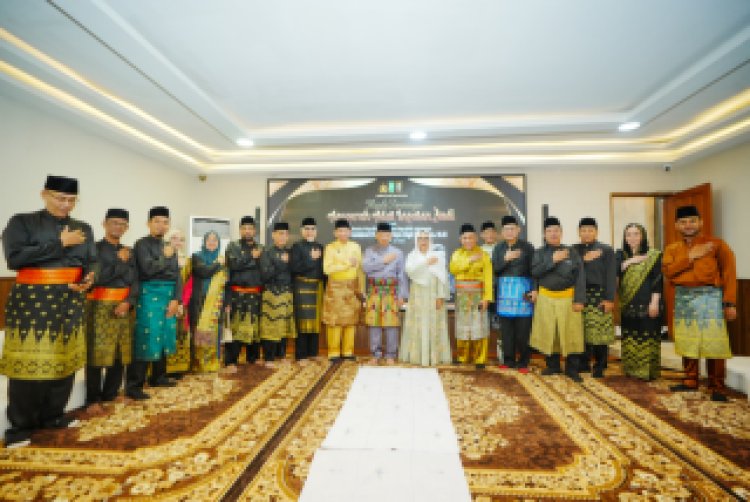 Kapolri Terima Anugerah Adat Ingatan Budi dari LAMR Riau