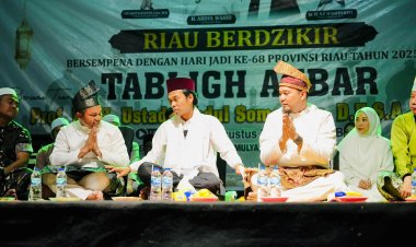 UAS Pimpin Riau Berzikir di HUT ke-68, Ribuan Warga Padati Talang Mulya