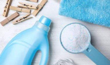 Detergen Bubuk vs Detergen Cair: Pilih yang Tepat untuk Cucian Bersih