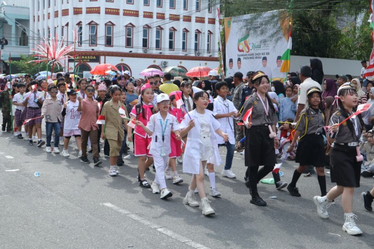 Pawai Karnaval HUT RI ke-80 Rohil 2025 Meriah, 82 Sekolah Tampil