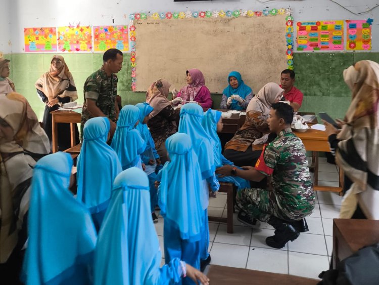 Babinsa Jumarno Dampingi BIAS 2025 di Sragen, Dukung Kesehatan Anak Sekolah