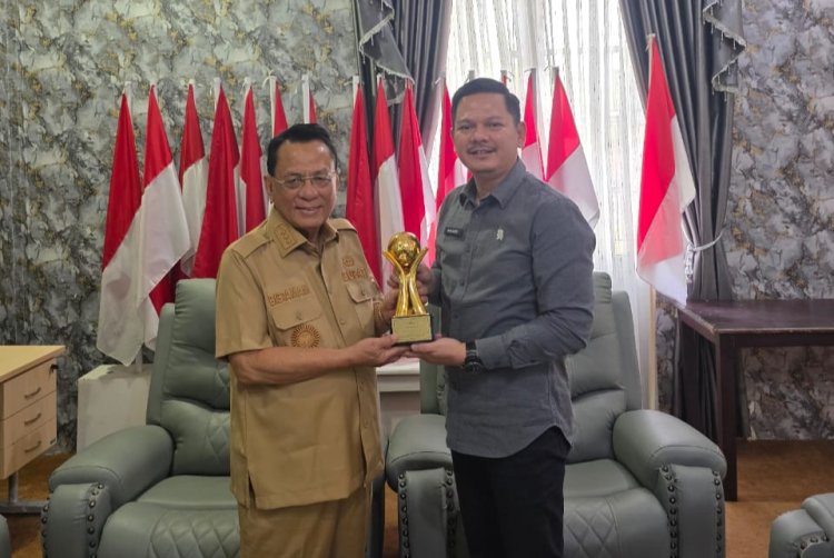 Bank Rohil Raih Golden Awards 2025, Bupati Bistaman Terima TOP BUMD Pembina