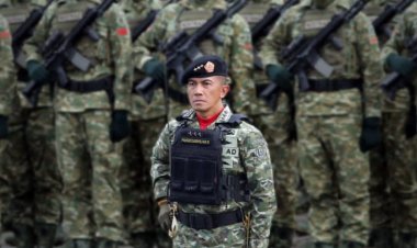 Letjen TNI Bambang Trisnohadi Pimpin Upacara HUT ke-80 TNI di Monas