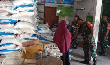 Babinsa Sragen Awasi Distribusi Pupuk Bersubsidi, Cegah Penyelewengan