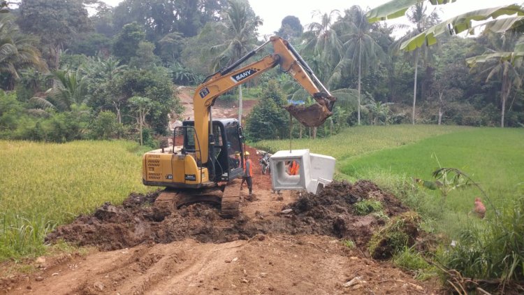 Satgas TMMD Pandeglang Pasang Gorong-Gorong Tingkatkan Jalan Desa