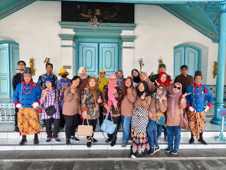 Babinsa Kemlayan Dukung Wisata Budaya Surakarta Bersama Pokdarwis