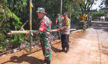 Babinsa dan Warga Gondang Gelar Kerja Bakti Bersihkan Lingkungan