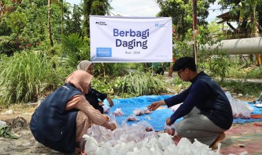 Human Initiative Berbagi Daging untuk Warga Perawang