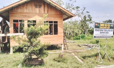 Sentuh Karya Tangan Satgas TMMD Kodim 0313/KPR Capai 65 Persen, Pembangunan RTLH Bapak Dedi di Desa Pangkalan Terap Kian Dekati Selesai