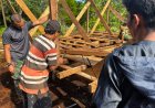 Kembali Lanjutkan Pekerjaan, Satgas TMMD Ke-129 Kodim 0313/KPR Geber Pembangunan Rumah Bapak Diasan di Desa Parit Baru